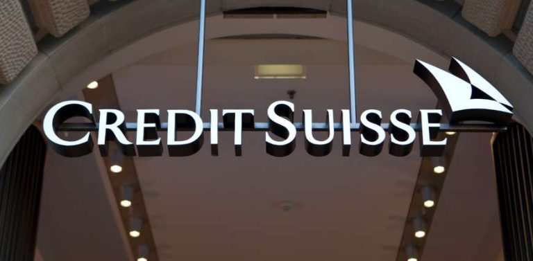 Švajčiarsky parlament zamietol záchranný balík Credit Suisse